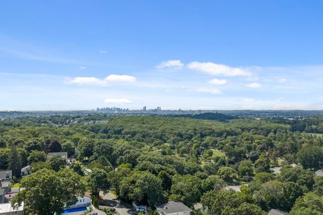 19 Elliott St, Melrose, MA 02176
