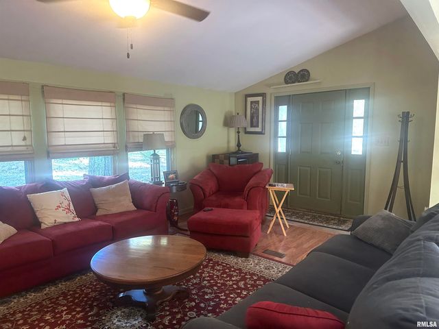 138 Worthen Road, Murphysboro, IL 62966