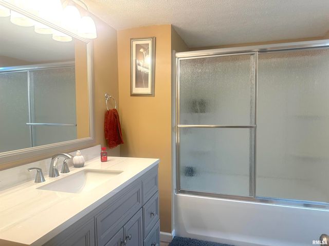 138 Worthen Road, Murphysboro, IL 62966