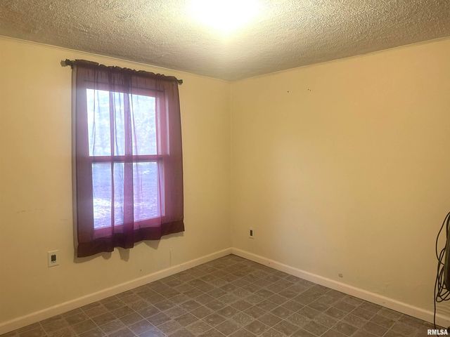 138 Worthen Road, Murphysboro, IL 62966