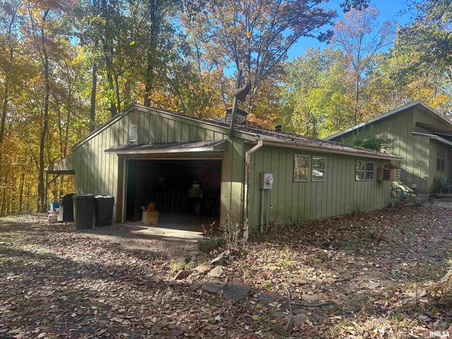 138 Worthen Road, Murphysboro, IL 62966