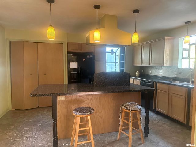 138 Worthen Road, Murphysboro, IL 62966