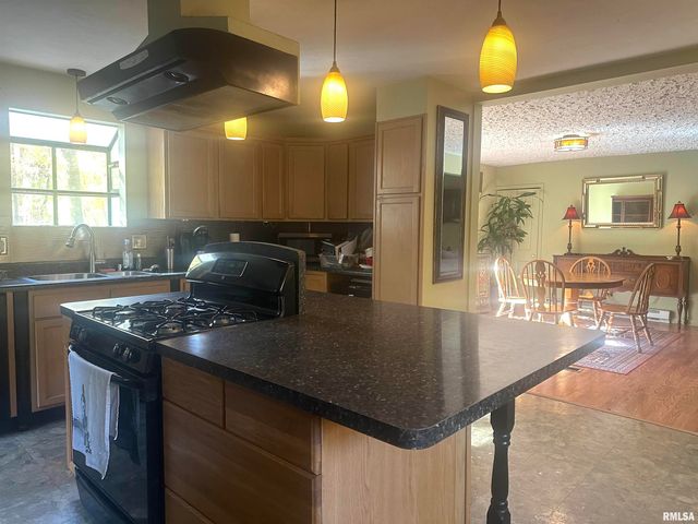 138 Worthen Road, Murphysboro, IL 62966