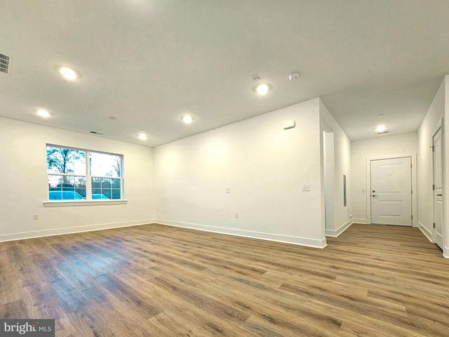 2107 PRINCE HALL DR, Pennington, NJ 08534