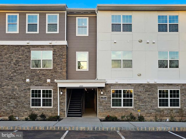 2107 PRINCE HALL DR, Pennington, NJ 08534