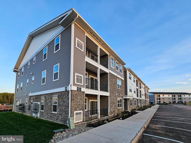 2107 PRINCE HALL DR, Pennington, NJ 08534