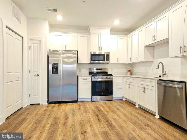 2107 PRINCE HALL DR, Pennington, NJ 08534