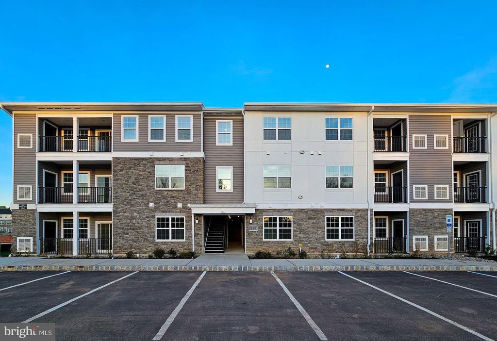 2107 PRINCE HALL DR, Pennington, NJ 08534