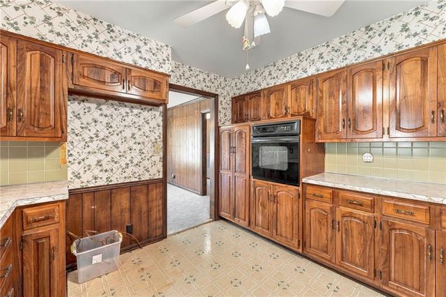 306 NW Lincolnwood Drive, Lee's Summit, MO 64063
