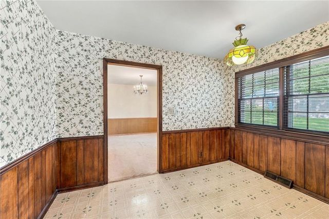 306 NW Lincolnwood Drive, Lee's Summit, MO 64063