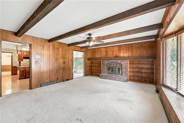 306 NW Lincolnwood Drive, Lee's Summit, MO 64063