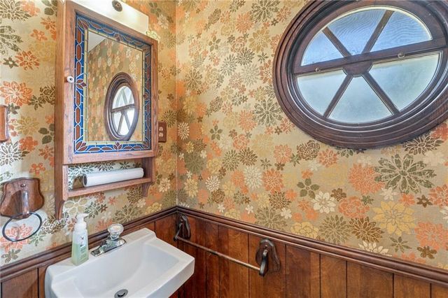 306 NW Lincolnwood Drive, Lee's Summit, MO 64063