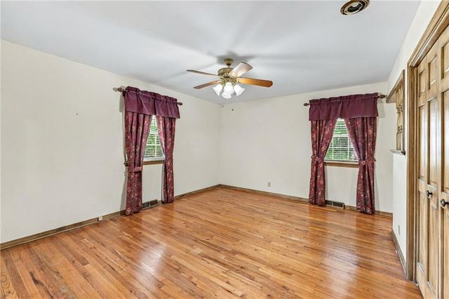 306 NW Lincolnwood Drive, Lee's Summit, MO 64063