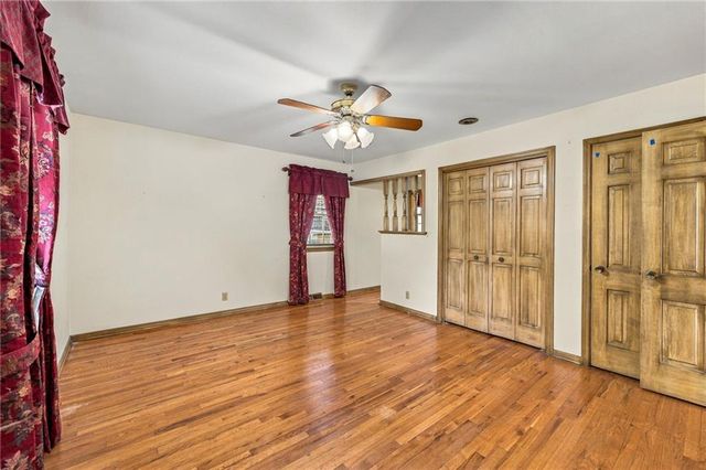 306 NW Lincolnwood Drive, Lee's Summit, MO 64063