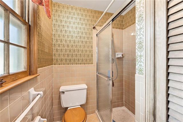 306 NW Lincolnwood Drive, Lee's Summit, MO 64063