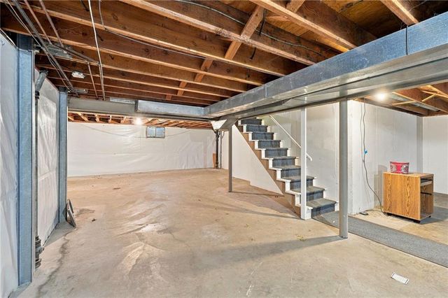 306 NW Lincolnwood Drive, Lee's Summit, MO 64063