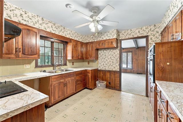 306 NW Lincolnwood Drive, Lee's Summit, MO 64063