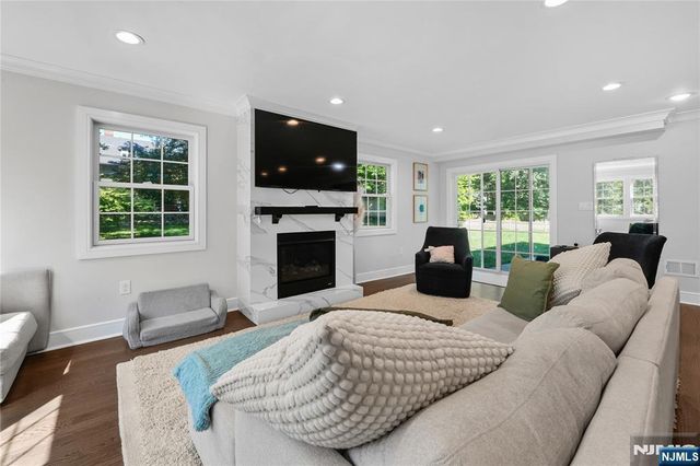 390 Prospect Street, Glen Rock, NJ 07452