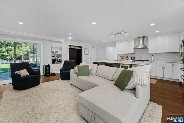 390 Prospect Street, Glen Rock, NJ 07452