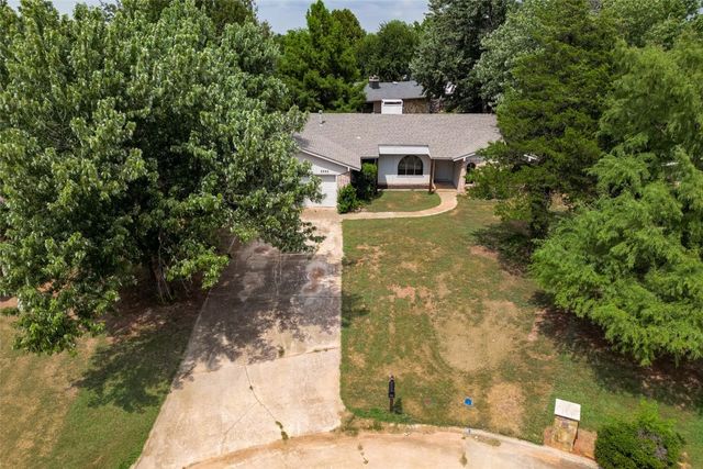 2533 Indian Creek Court, Oklahoma City, OK 73120