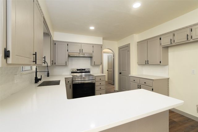 2533 Indian Creek Court, Oklahoma City, OK 73120
