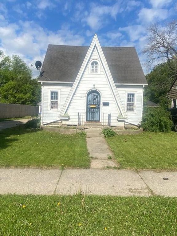 5853 N 40th STREET #5855, Milwaukee, WI 53209