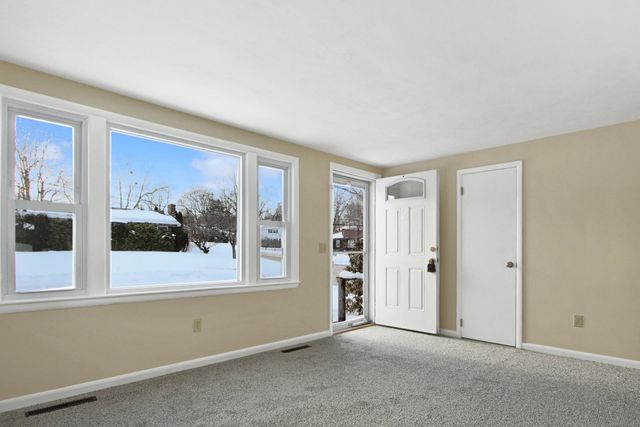 2 Tufts Drive, Nashua, NH 03064