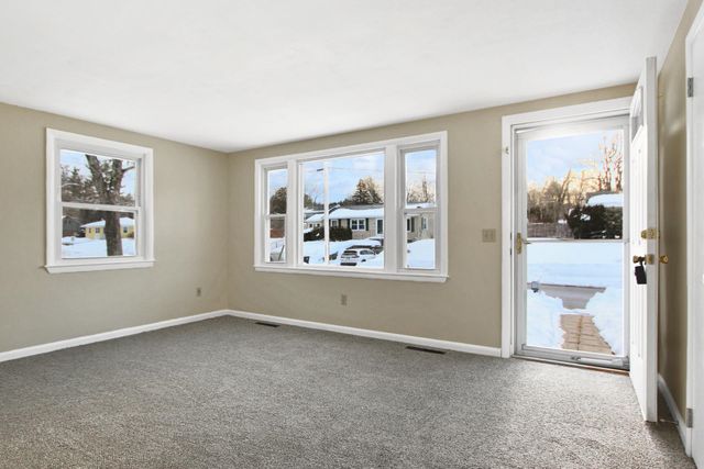 2 Tufts Drive, Nashua, NH 03064