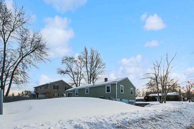 2 Tufts Drive, Nashua, NH 03064