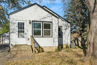 118 E Watrous Avenue, Des Moines, IA 50315