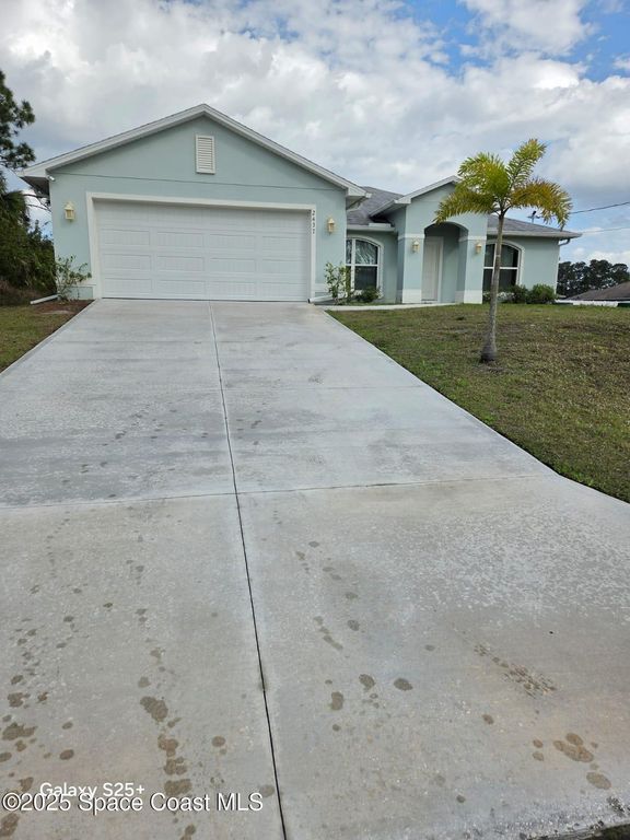 2437 Hagoplan Avenue SW, Palm Bay, FL 32908