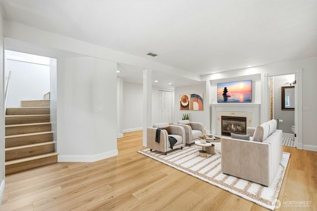 16714 SE Newport Way, Bellevue, WA 98006