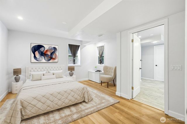 16714 SE Newport Way, Bellevue, WA 98006