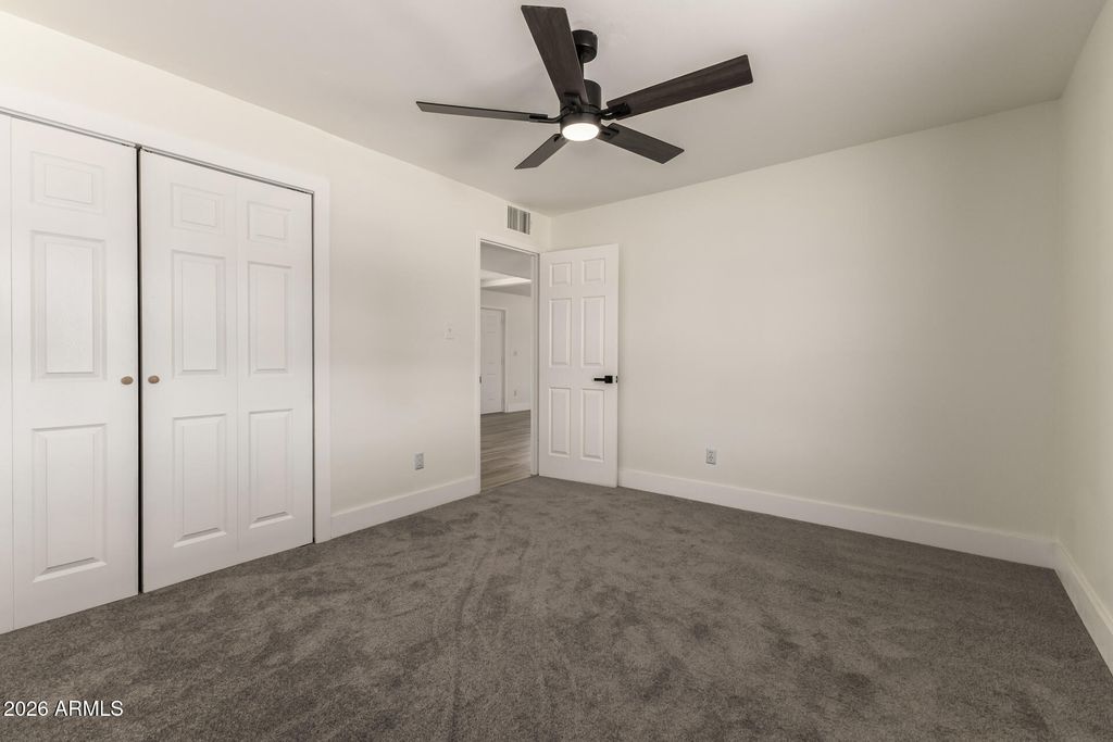 Image 11 of property listing at 2535 E HARTFORD Avenue, Phoenix, AZ 85032