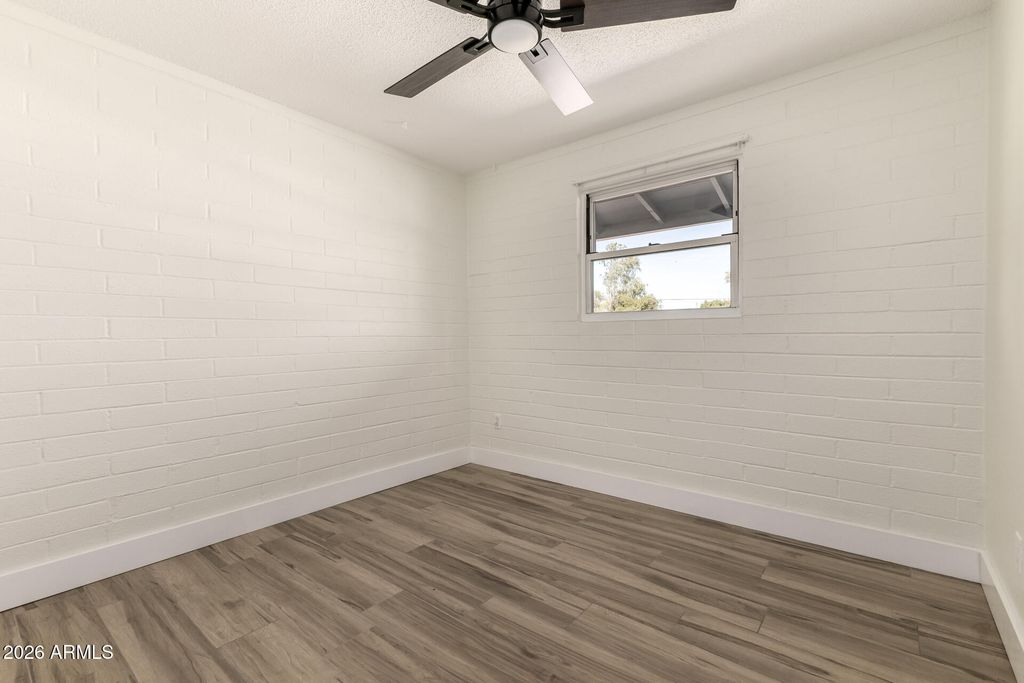 Image 12 of property listing at 2535 E HARTFORD Avenue, Phoenix, AZ 85032