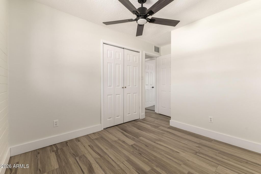 Image 13 of property listing at 2535 E HARTFORD Avenue, Phoenix, AZ 85032