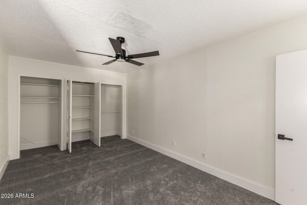 Image 17 of property listing at 2535 E HARTFORD Avenue, Phoenix, AZ 85032