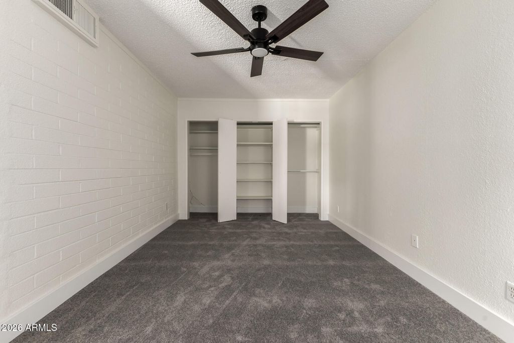 Image 19 of property listing at 2535 E HARTFORD Avenue, Phoenix, AZ 85032