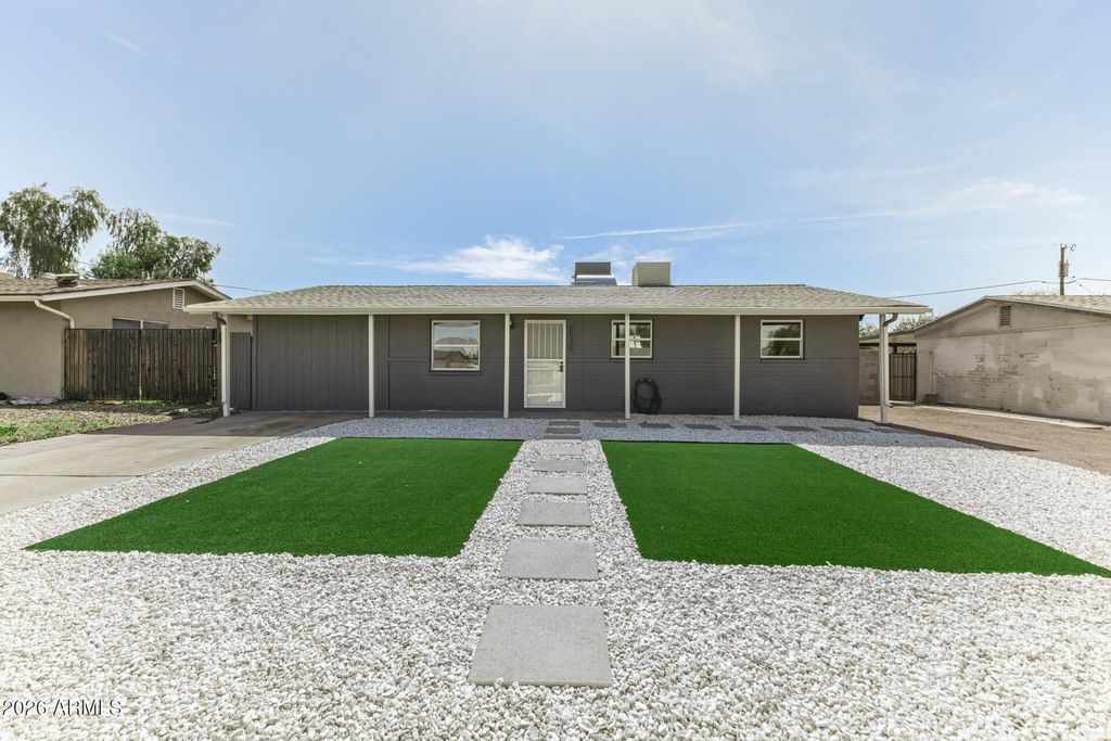 Image 2 of property listing at 2535 E HARTFORD Avenue, Phoenix, AZ 85032