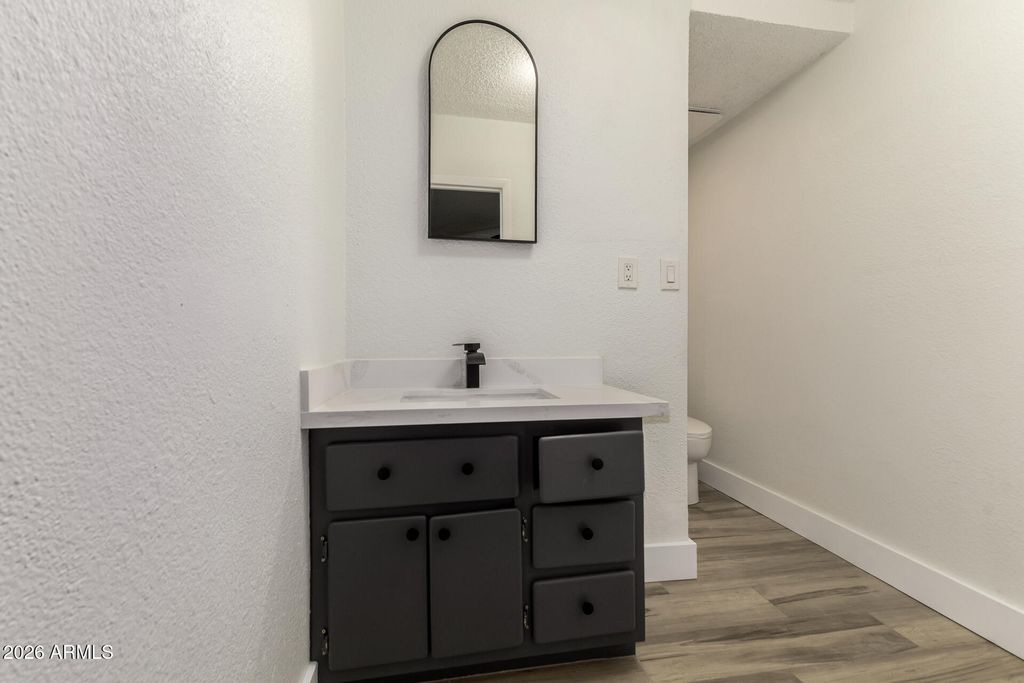 Image 20 of property listing at 2535 E HARTFORD Avenue, Phoenix, AZ 85032