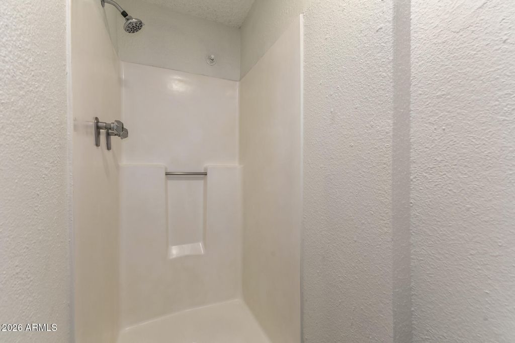 Image 21 of property listing at 2535 E HARTFORD Avenue, Phoenix, AZ 85032