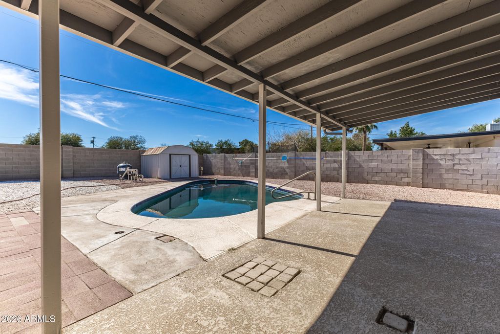 Image 22 of property listing at 2535 E HARTFORD Avenue, Phoenix, AZ 85032
