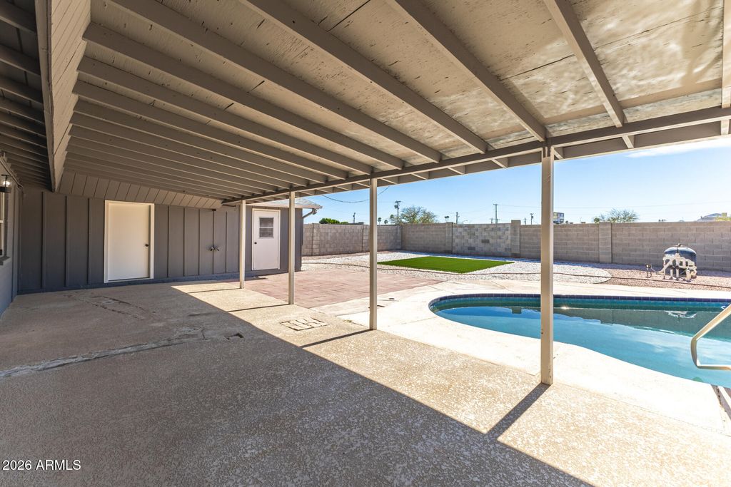 Image 23 of property listing at 2535 E HARTFORD Avenue, Phoenix, AZ 85032