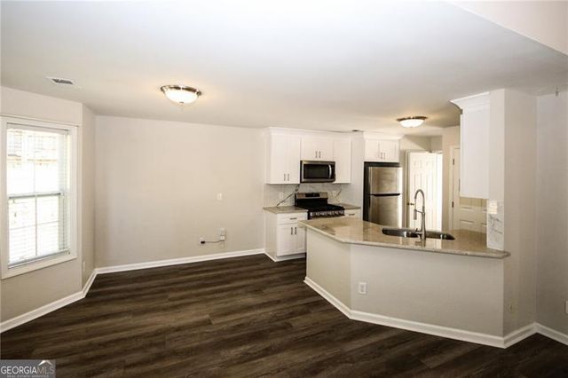 121 Stoneforest Drive, Woodstock, GA 30189