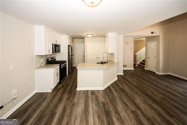 121 Stoneforest Drive, Woodstock, GA 30189