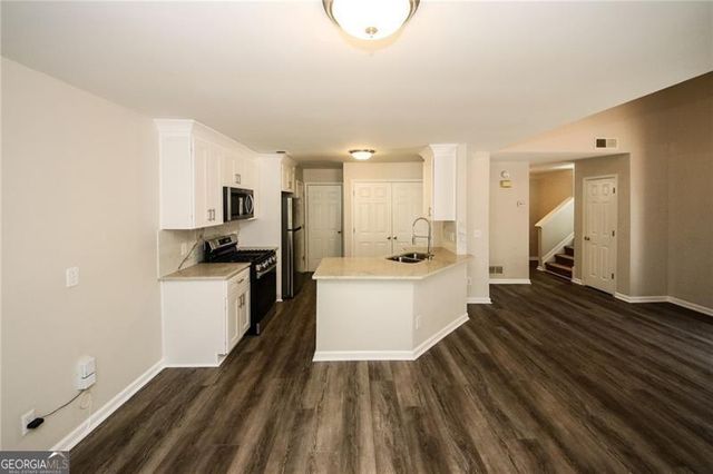 121 Stoneforest Drive, Woodstock, GA 30189