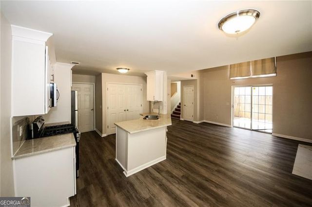 121 Stoneforest Drive, Woodstock, GA 30189