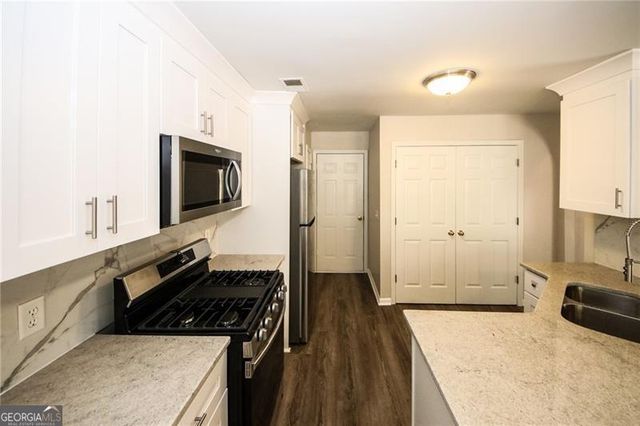 121 Stoneforest Drive, Woodstock, GA 30189