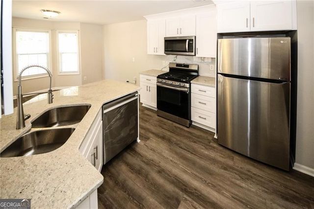 121 Stoneforest Drive, Woodstock, GA 30189