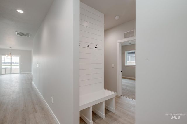 2940 N Schimigadoon Way, Eagle, ID 83616